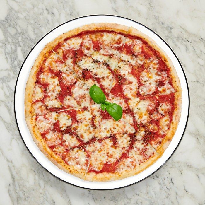 Margherita Pizza (M)
